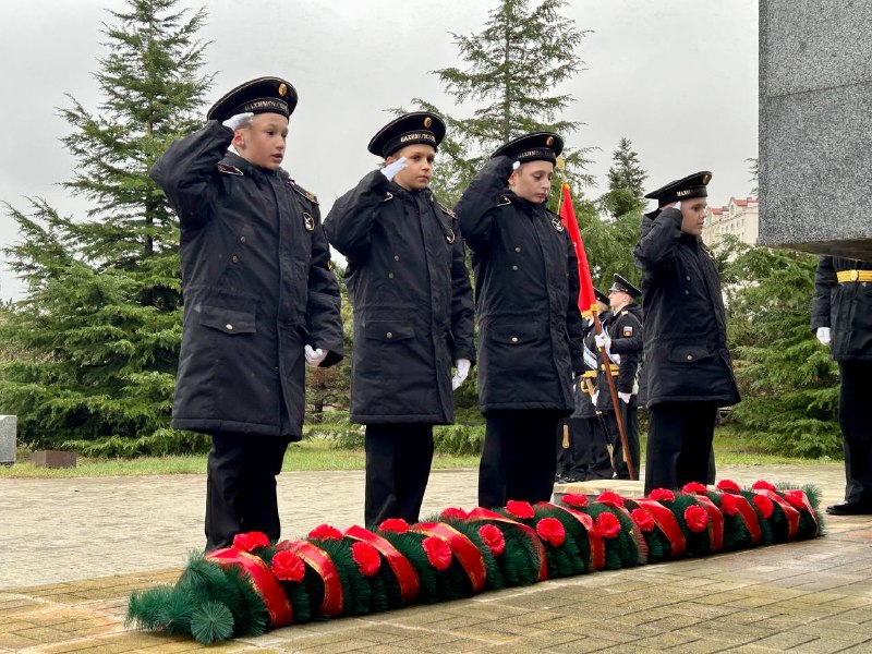 В Севастополе 100 нахимовцев вступили в «Юнармию» в День Героев Отечества (фото)