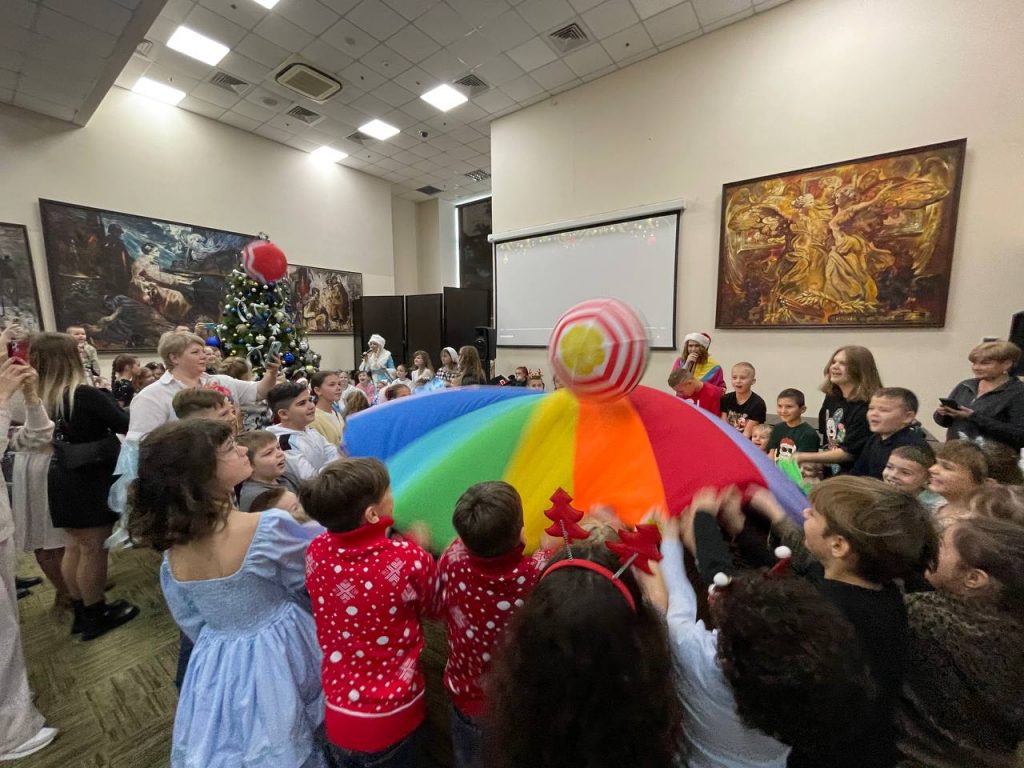 В севастопольском «Аквамарине» прошел благотворительный детский праздник