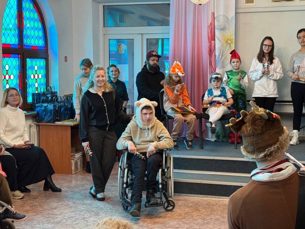 РБОО «Мы — севастопольцы» вручила новогодние подарки воспитанникам Центра «Родник»