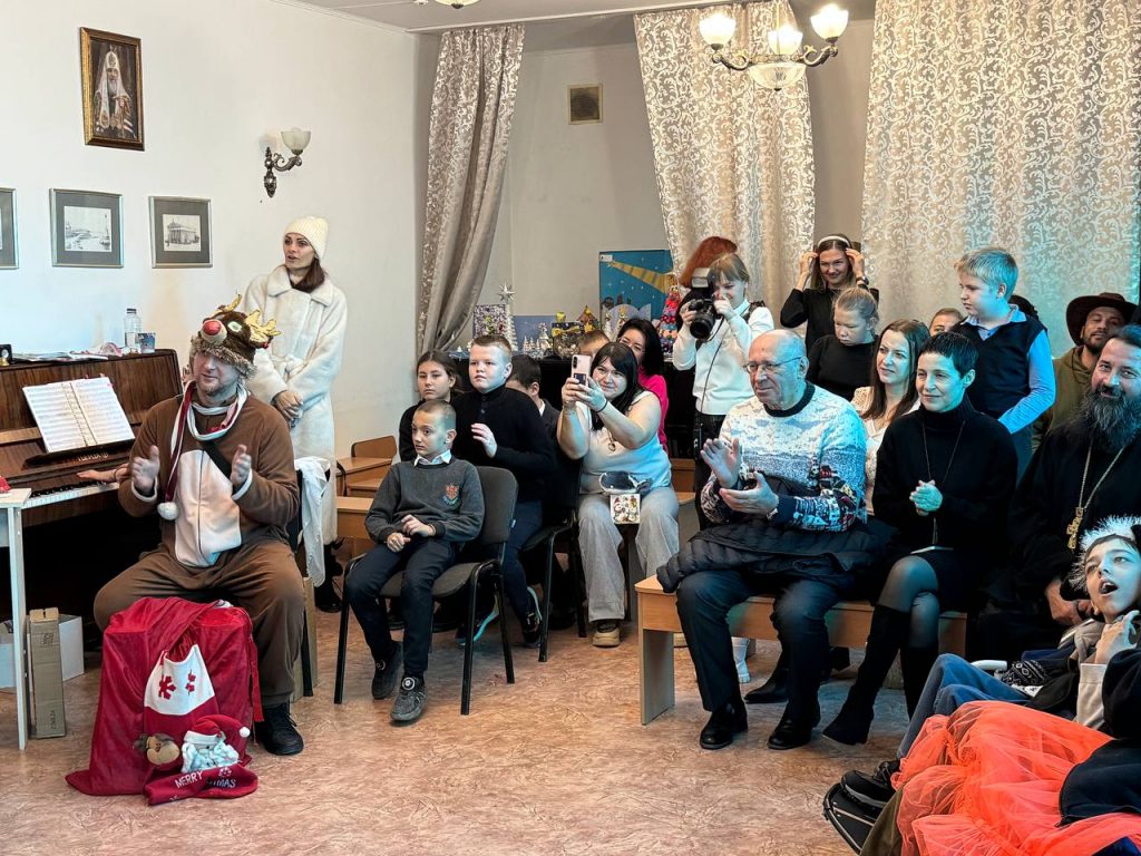 РБОО «Мы — севастопольцы» вручила новогодние подарки воспитанникам Центра «Родник»