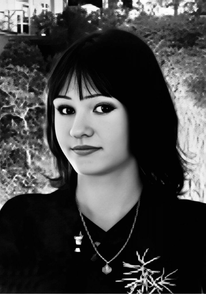 В Севастополе простились с 15-летней девочкой, погибшей в результате атаки ВСУ