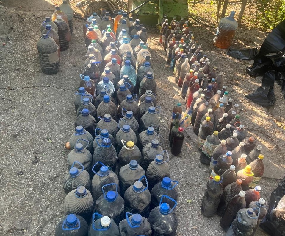 В Симферополе семья сбывала самодельные опасные спиртные напитки