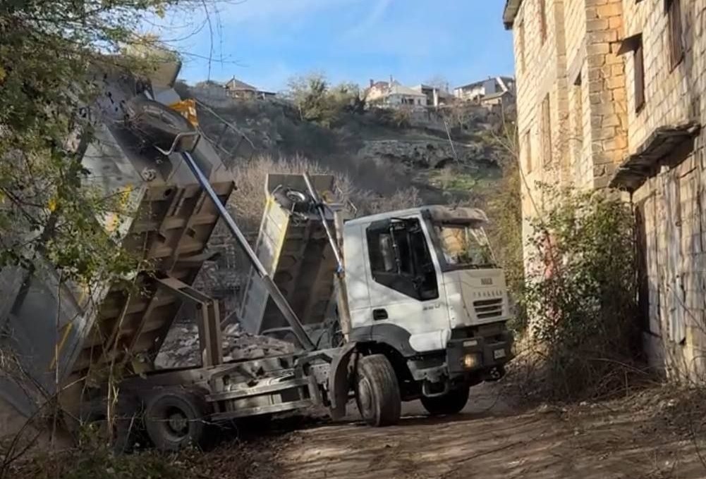 В Севастополе двум водителям грозит штраф за незаконный сброс стройотходов