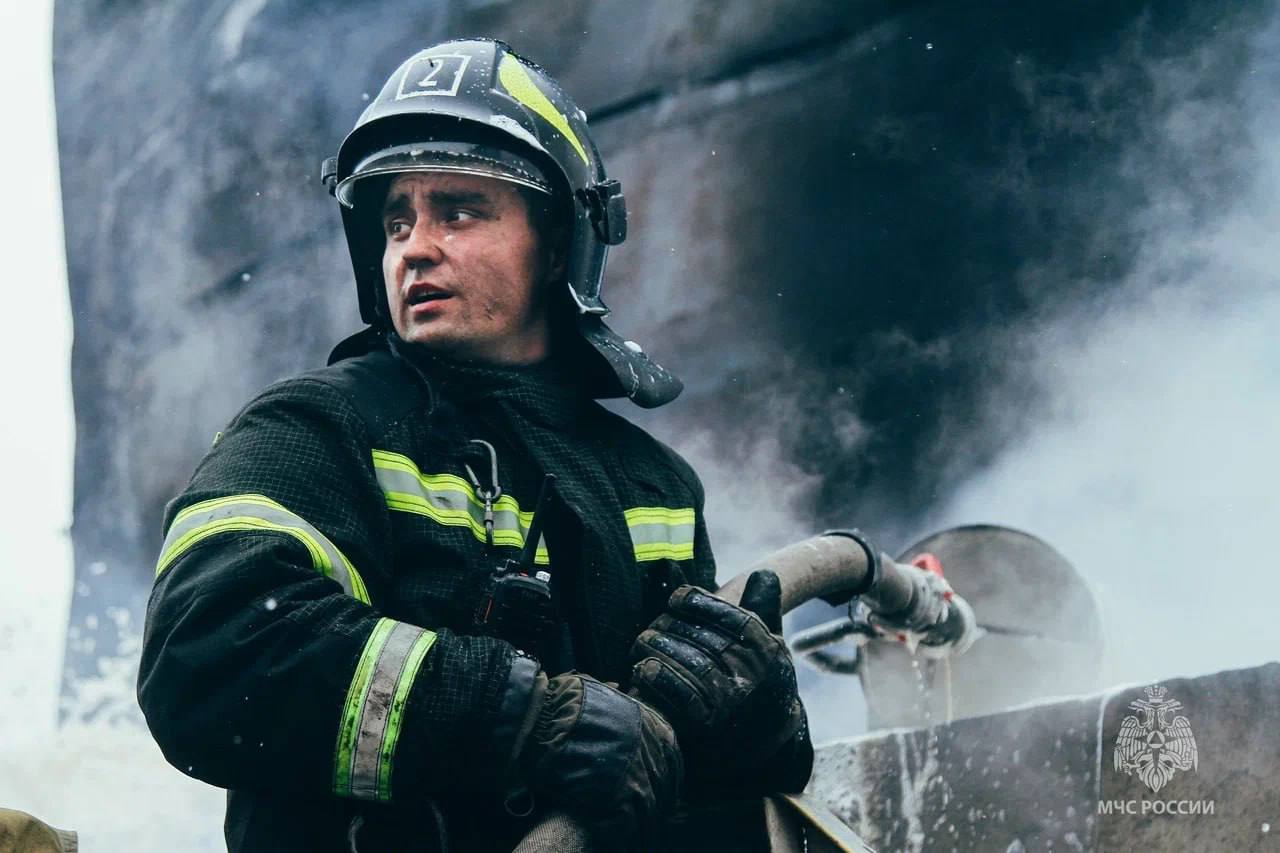 Силы ПВО за ночь сбили 141 БПЛА над регионами РФ, в аэропорту Темрюка загорелись нефтяные резервуары