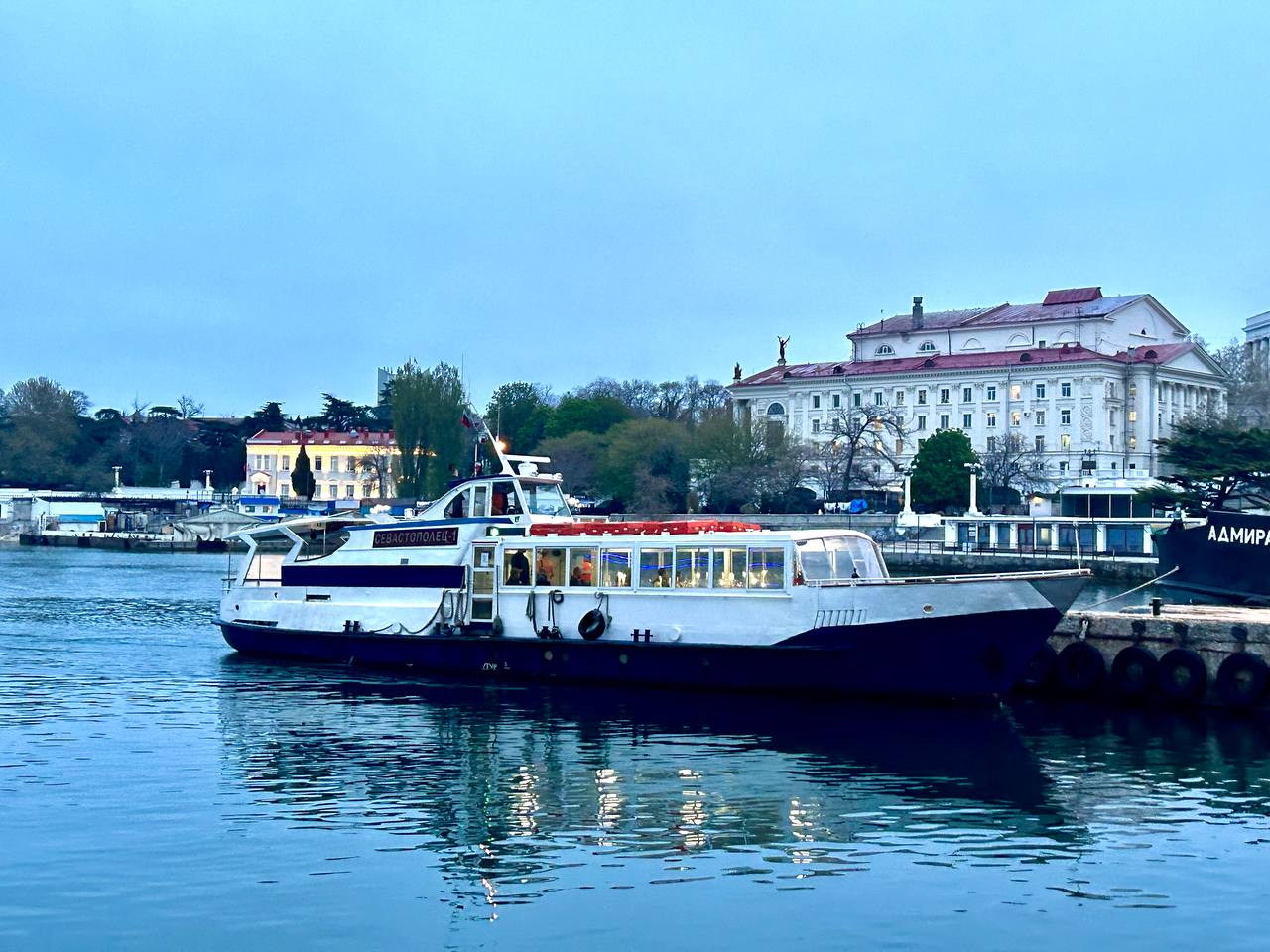 В Севастополе остановили работу морского транспорта