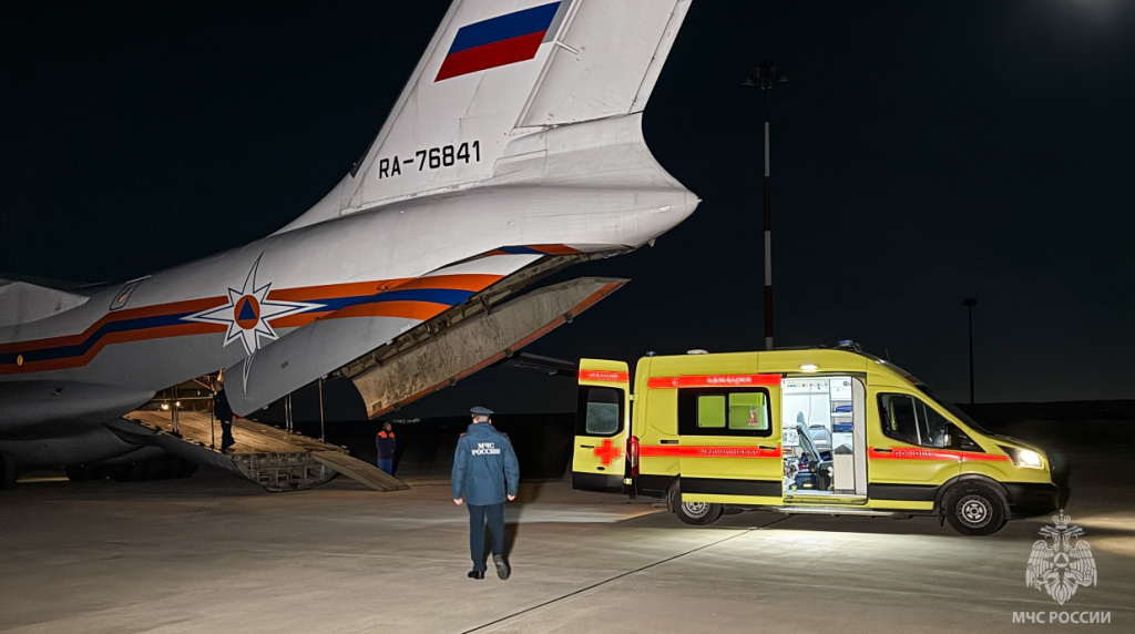 Раненную при атаке на Севастополь 15-летнюю девочку смогли доставить в Москву спецбортом МЧС