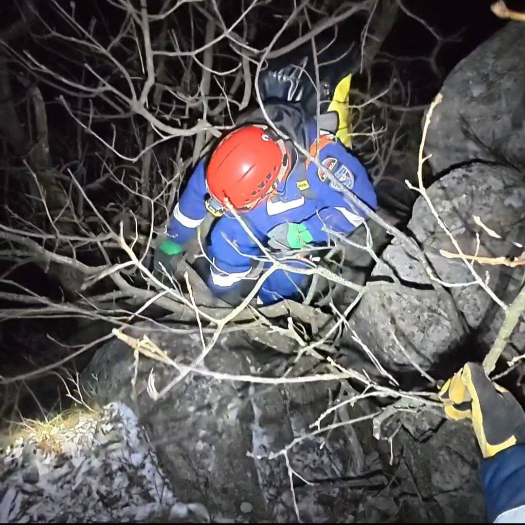 Спасательная операция длилась пять часов: мужчина застрял на горе