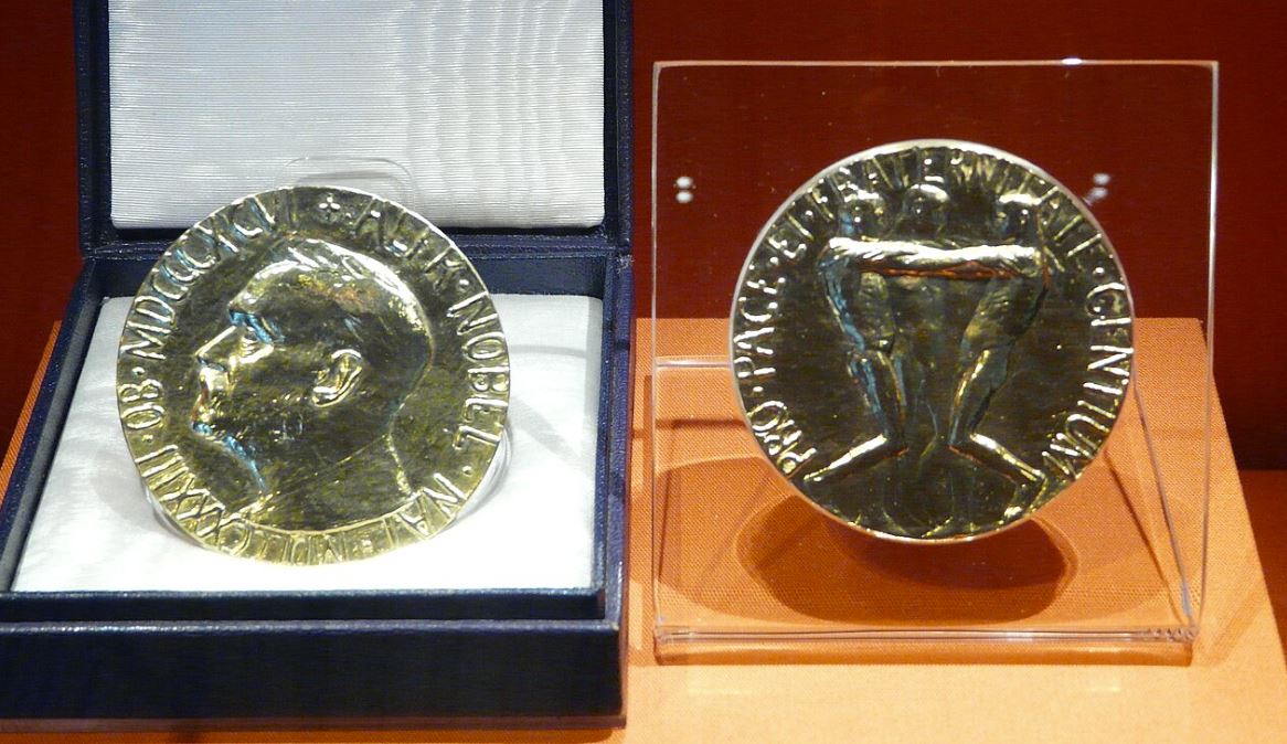 Трамп получил медаль мира Нобелевского комитета, но есть нюанс