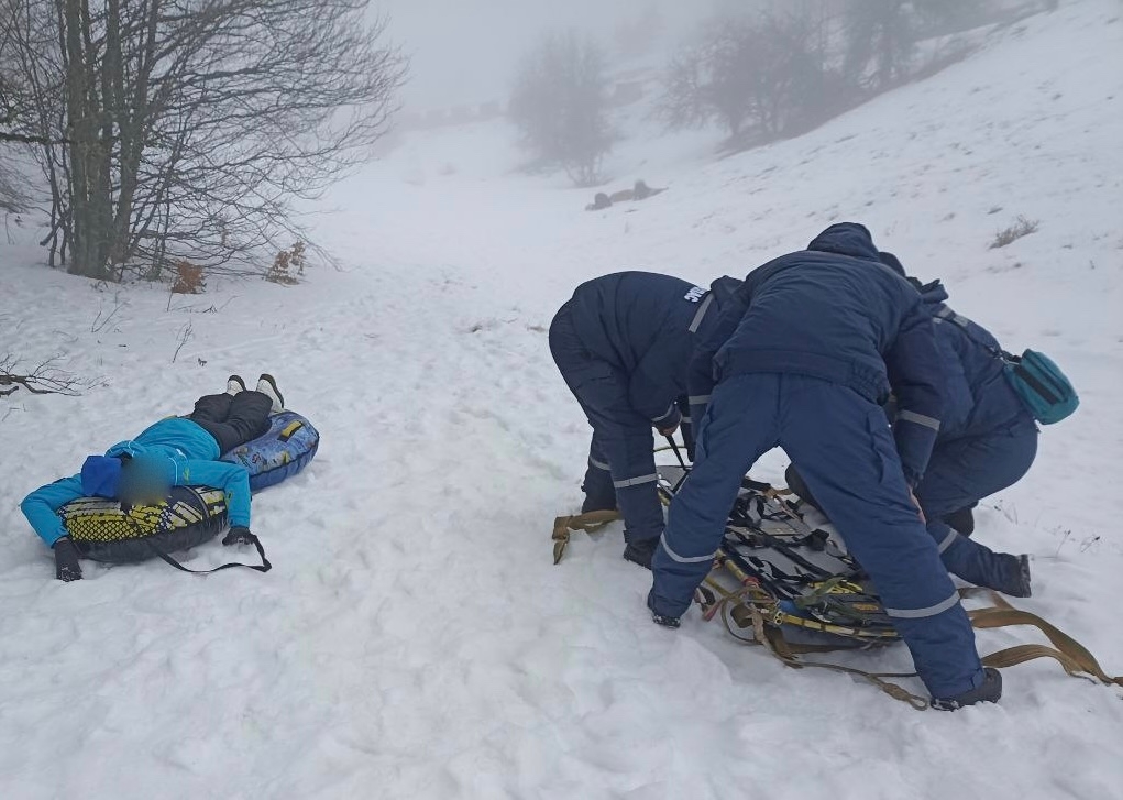 На Ай-Петри в Крыму две девушки пострадали, катаясь на «ватрушках»