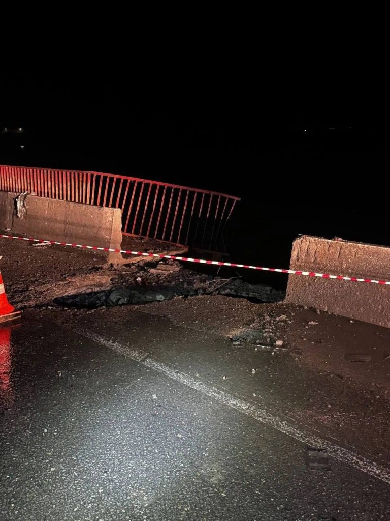 Автомобильный мост на границе Херсонской области с Крымом поврежден после атаки ВСУ