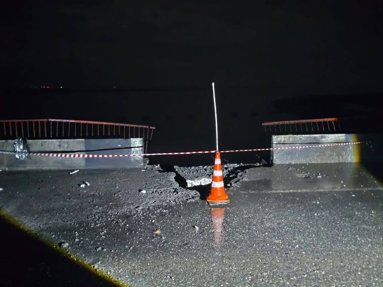 Автомобильный мост на границе Херсонской области с Крымом поврежден после атаки ВСУ