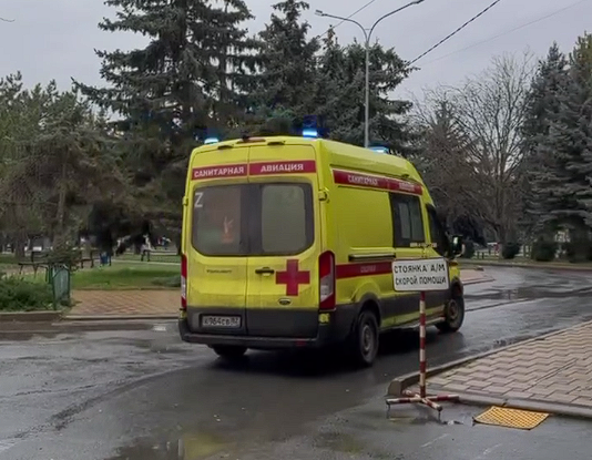 Раненного при ударе ВСУ по Хорлам Херсонской области ребенка перевозят из больницы Крыма в Москву