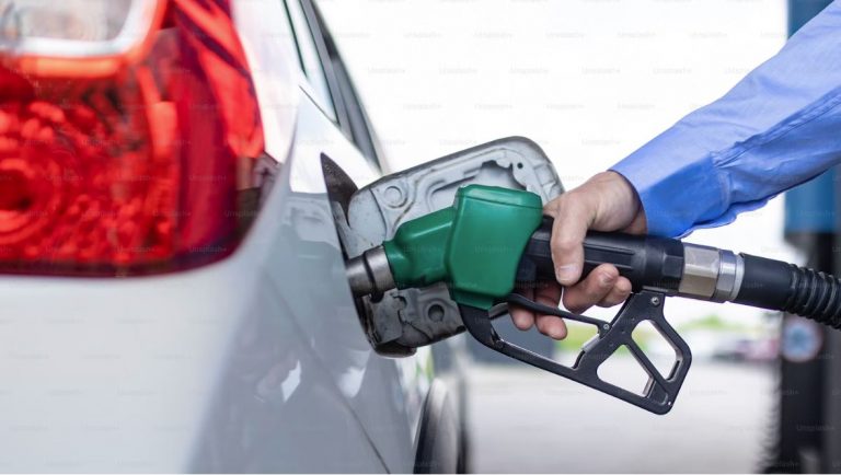 Экспорт бензина из России морем за год снизился на 40%