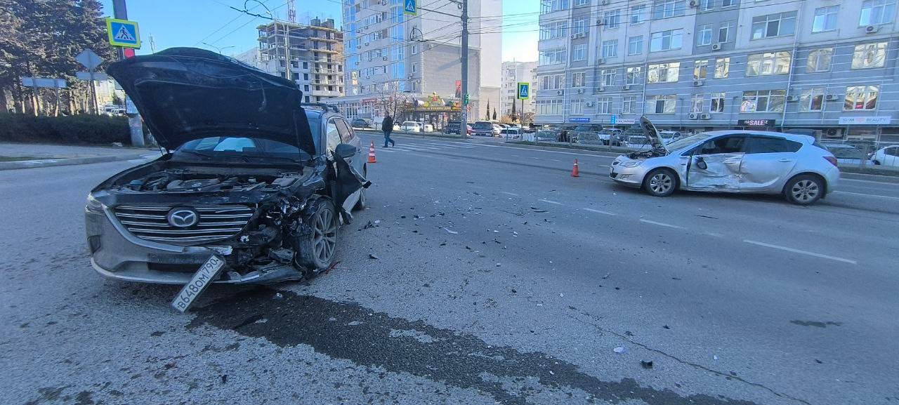 В Севастополе в результате ДТП пострадала беременная женщина-водитель