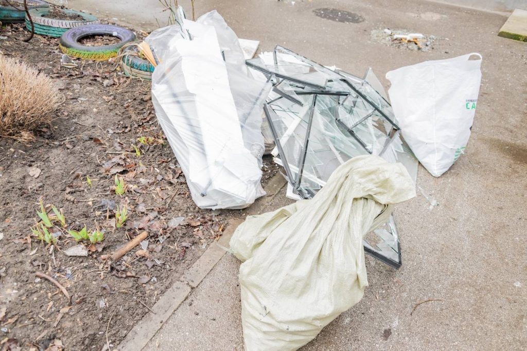 Коммунальные службы Севастополя устраняют последствия ночной атаки БПЛА (фото)