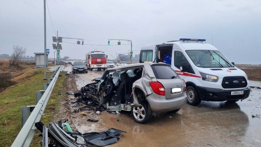 Число жертв ДТП на западе Крыма выросло: в больнице умерла еще одна пострадавшая