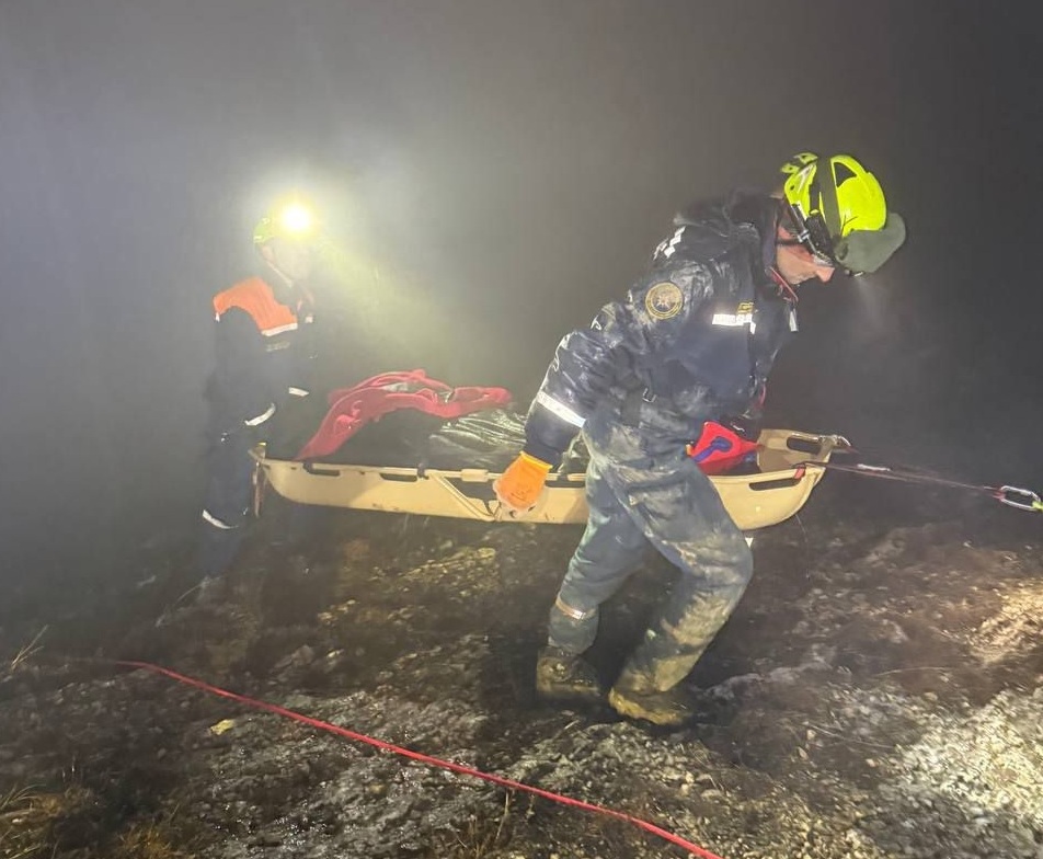 В Крыму автомобиль с семьей упал со скалы с высоты около 200 метров