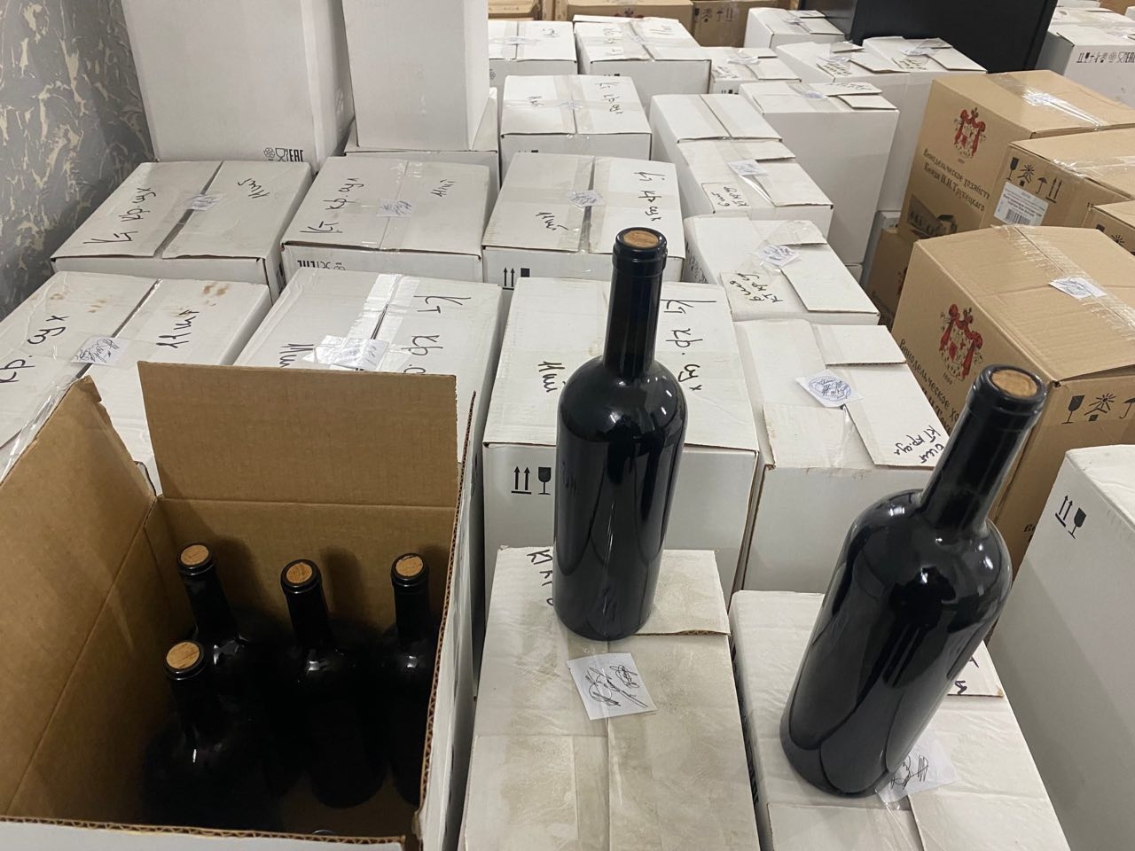 Симферопольца осудят за попытку сбыта более девяти тысяч бутылок опасного для жизни алкоголя