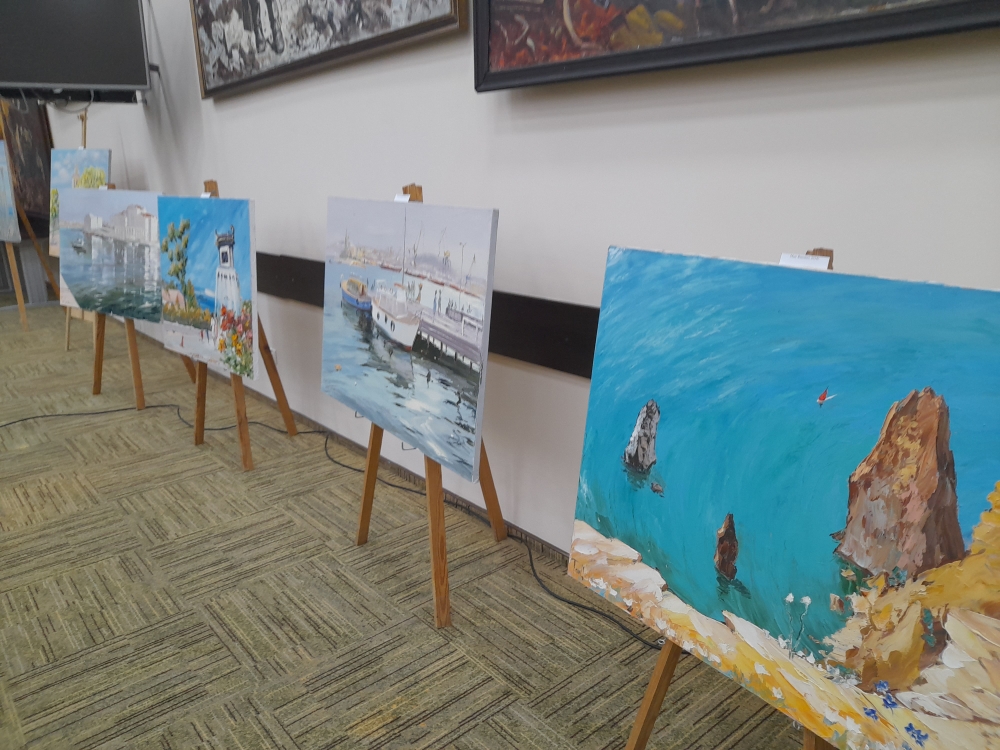 В севастопольском «Аквамарине» открылась выставка в ознаменование событий Русской весны