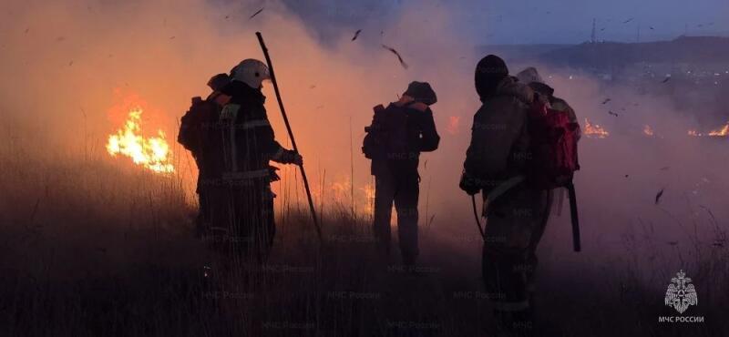 В Феодосии потушили крупный природный пожар на площади 30 гектаров