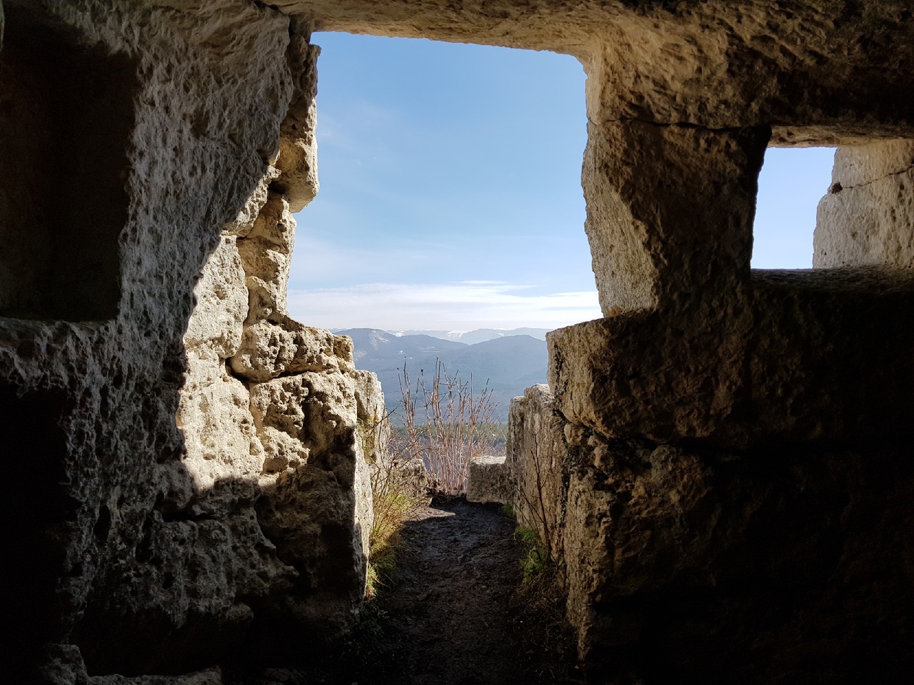 В пещерном городе Мангуп-Кале в Крыму ночью заблудились туристы