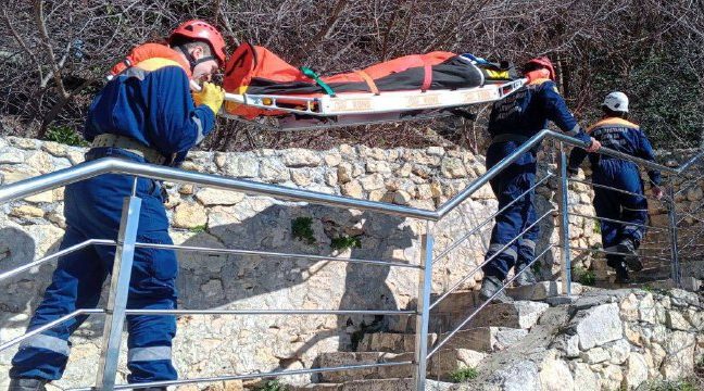 Туристка сломала ногу на лестнице Фиолента в Севастополе