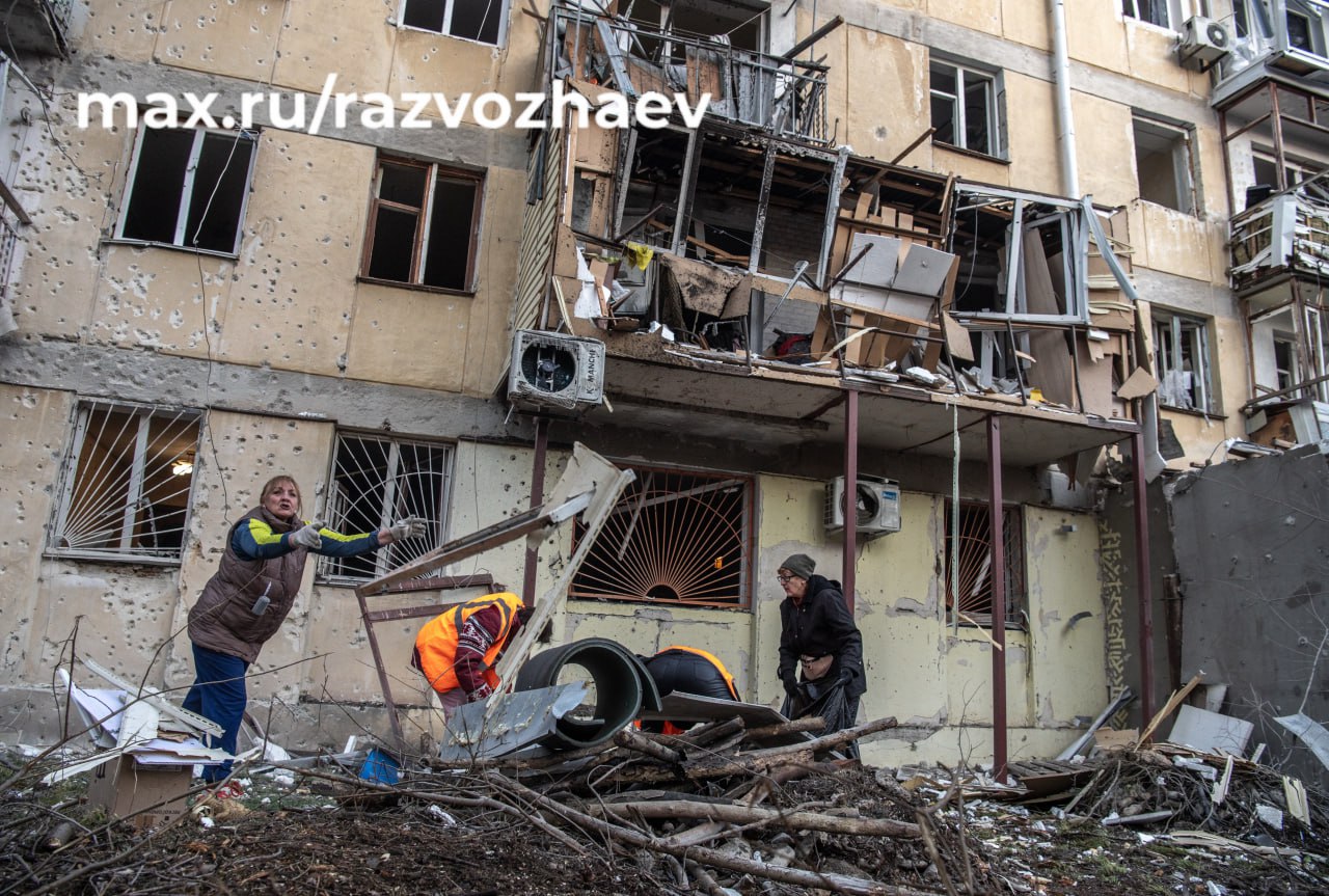 Ночная атака ВСУ: в Севастополе повреждены 10 многоквартирных домов и три автомобиля
