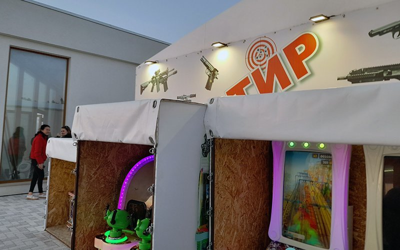 Двадцатый курортный сезон часть набережной парка Победы остается в захламленном состоянии