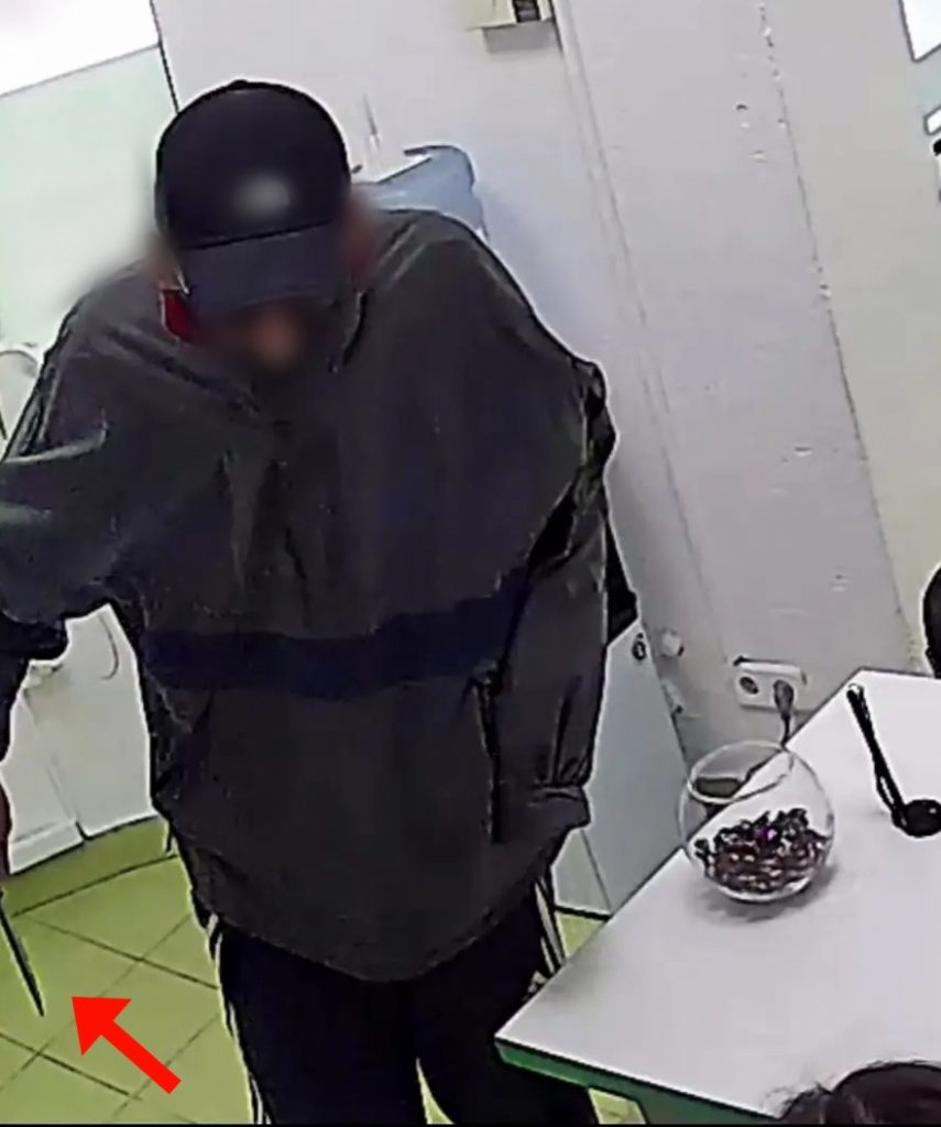 Ялтинец ограбил офис на 63 тысячи рублей, угрожая сотруднице ножом