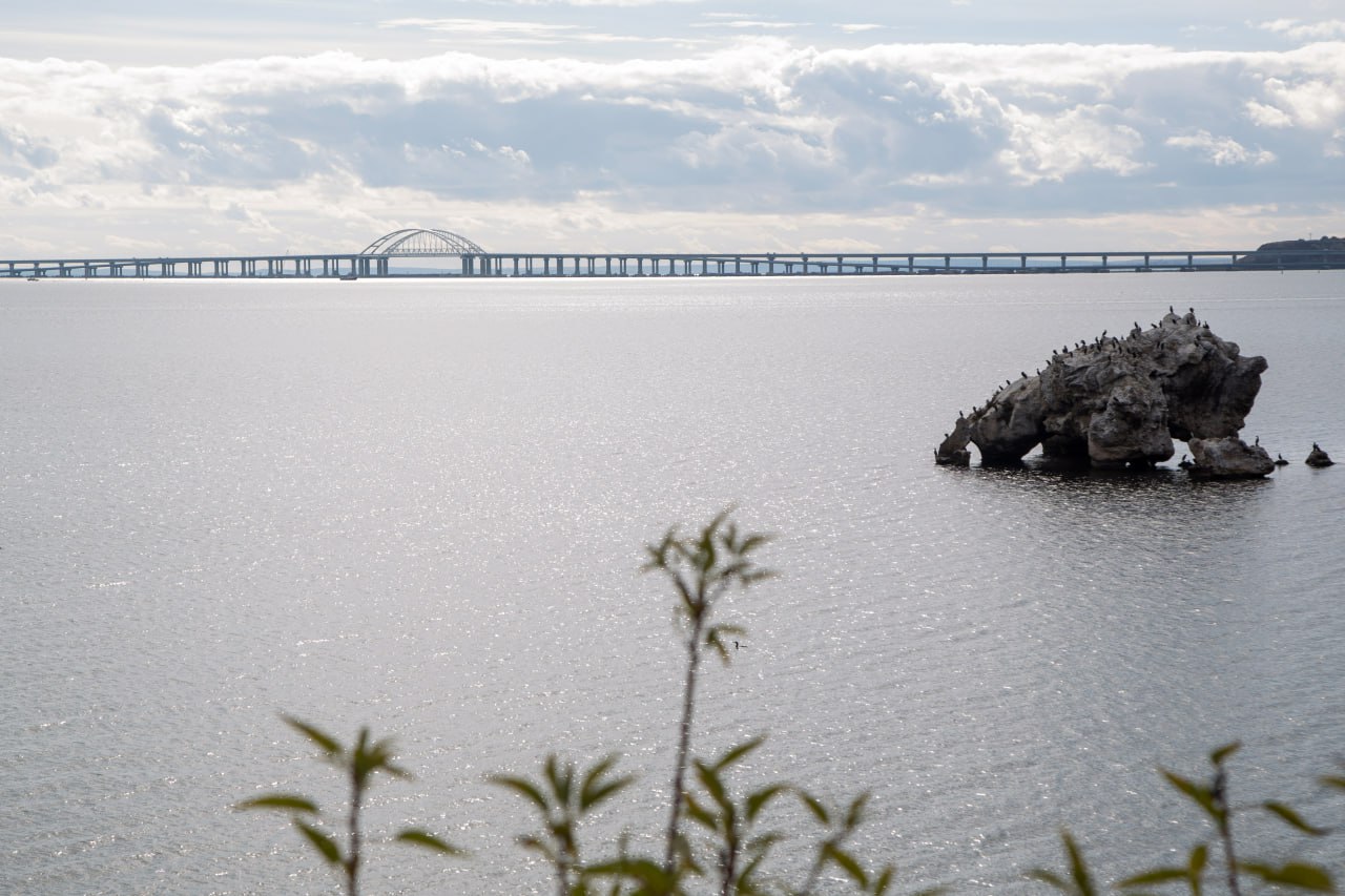 Крымский мост открыт после приостановки, образовалась очередь