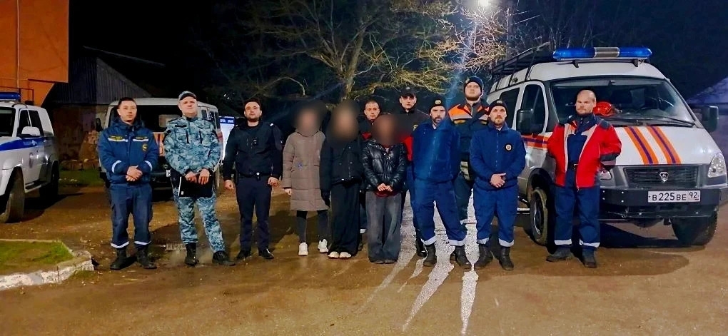 В горах под Севастополем в темноте и тумане заблудились две девушки