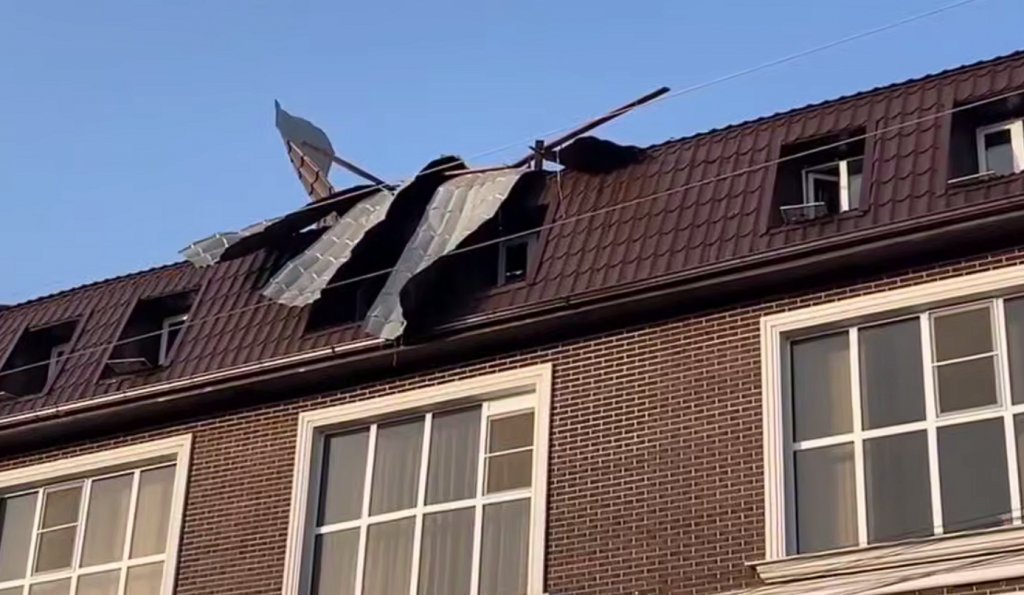 Над Крымом сбиты 5 БПЛА, во время удара по Краснодару погиб человек, повреждены дома и автомобили