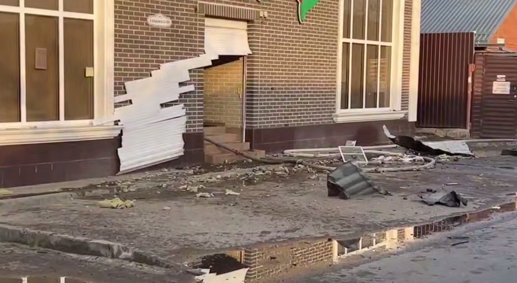 Над Крымом сбиты 5 БПЛА, во время удара по Краснодару погиб человек, повреждены дома и автомобили