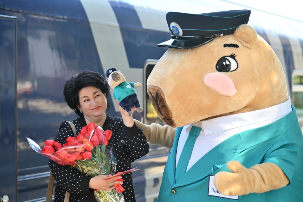 В Симферополе встретили 25-миллионного пассажира поездов "Таврия"