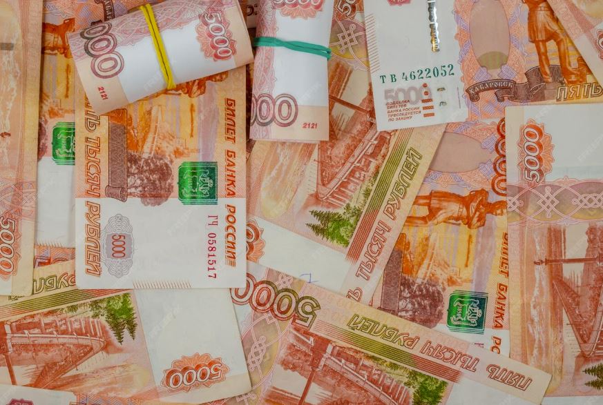 Власти РФ усилят контроль за переводами физических лиц