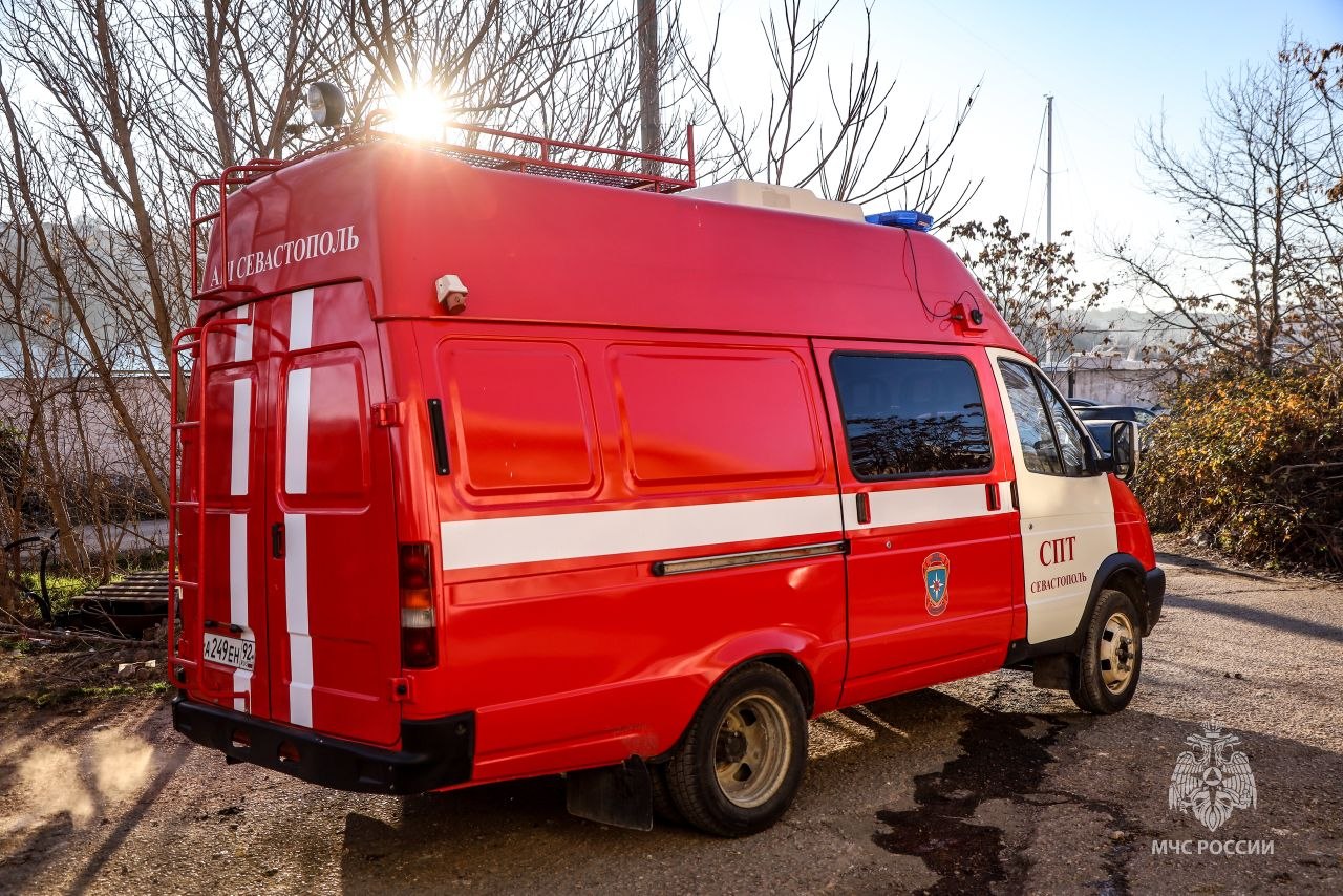 В Севастополе на пожаре в коммунальной квартире спасли шесть человек