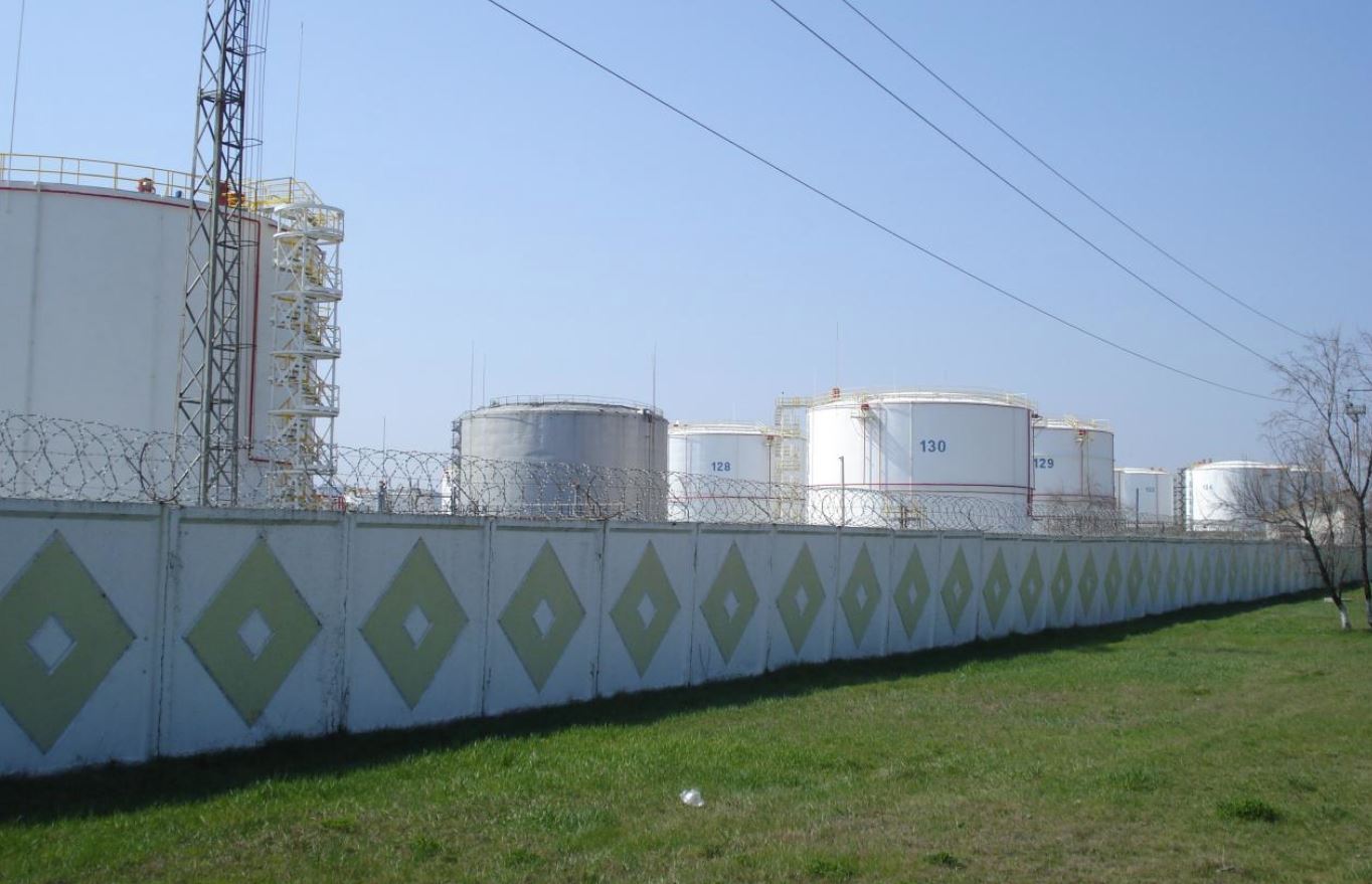 Жителя Феодосии осудят за переданные СБУ фото нефтебазы и военных кораблей