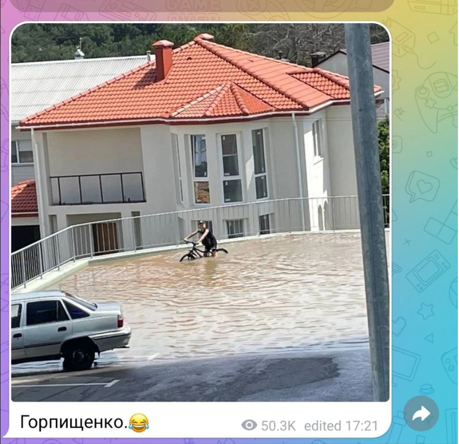 «После дождичка в четверг»: в Севастополе снова «плывет» и «тонет» многократно отремонтированная улица Горпищенко