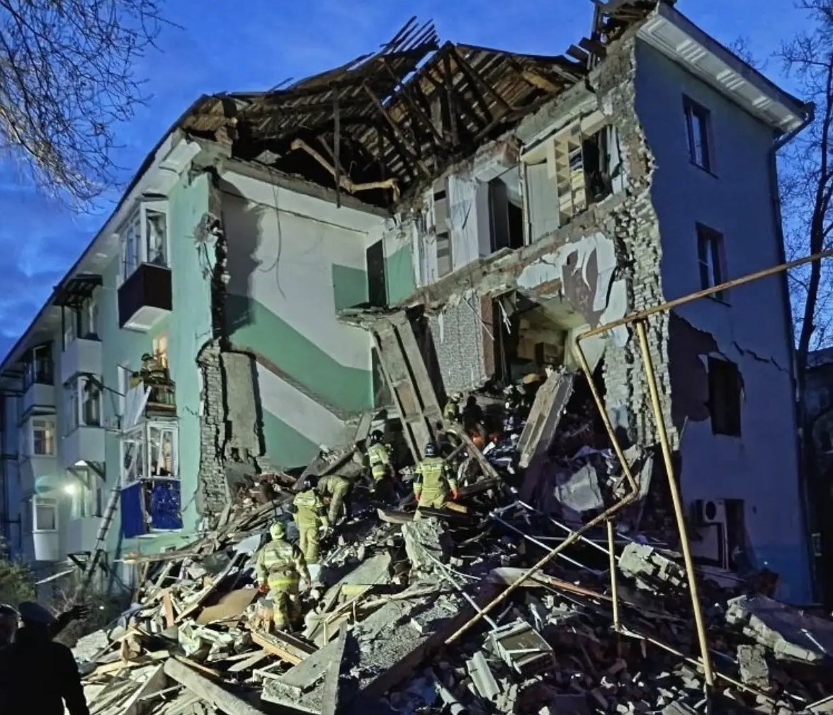 Из-под завалов разрушенного из-за атаки ВСУ дома в Сызрани достали тела женщины и ребенка