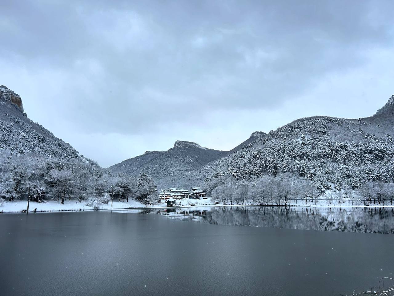 В Крыму объявлено экстренное предупреждение в связи с надвигающимися снегопадами
