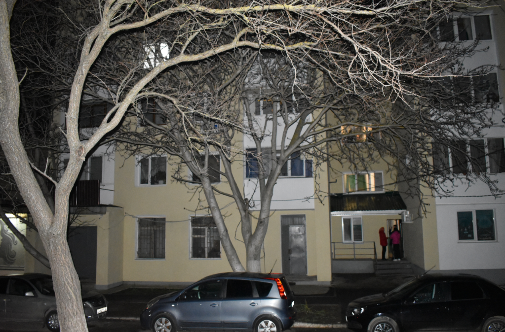 Зарезал и выпрыгнул из окна: жителя Крыма подозревают в убийстве своей матери