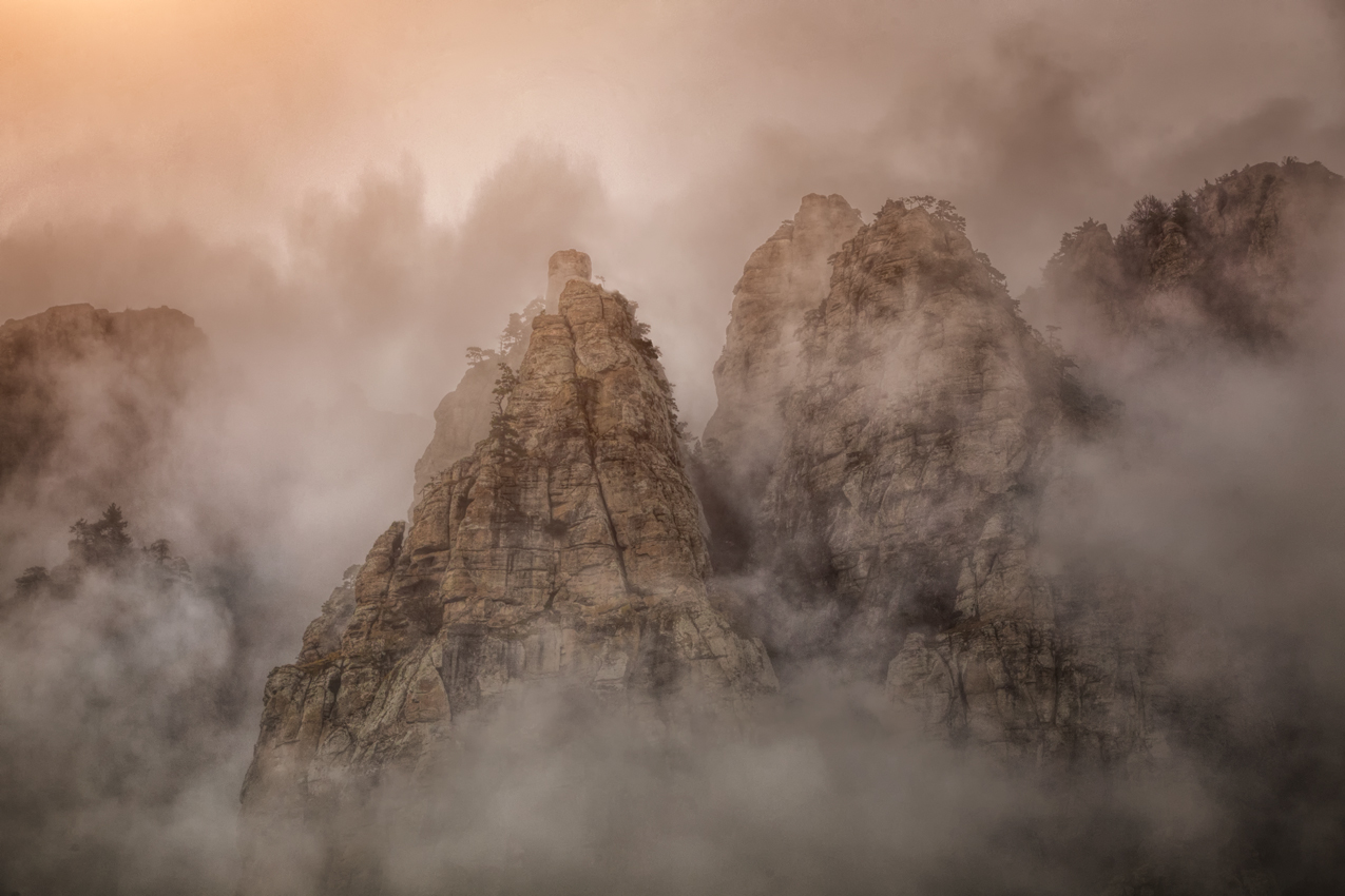 Пропавший над Крымом самолет врезался в скалу — ТАСС