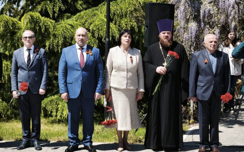 Накануне Дня Победы у Стелы Героев почтили память павших в боях за Родину