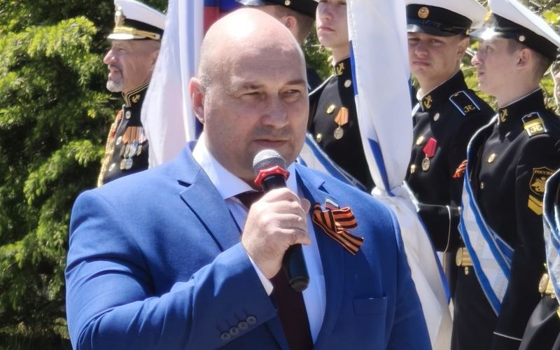 Накануне Дня Победы у Стелы Героев почтили память павших в боях за Родину