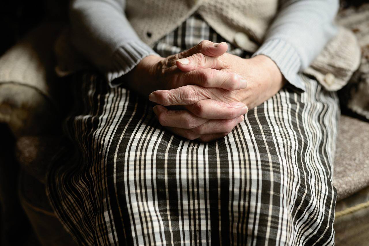 Прокуратура Севастополя вернула 96-летней пенсионерке деньги, похищенные аферистами