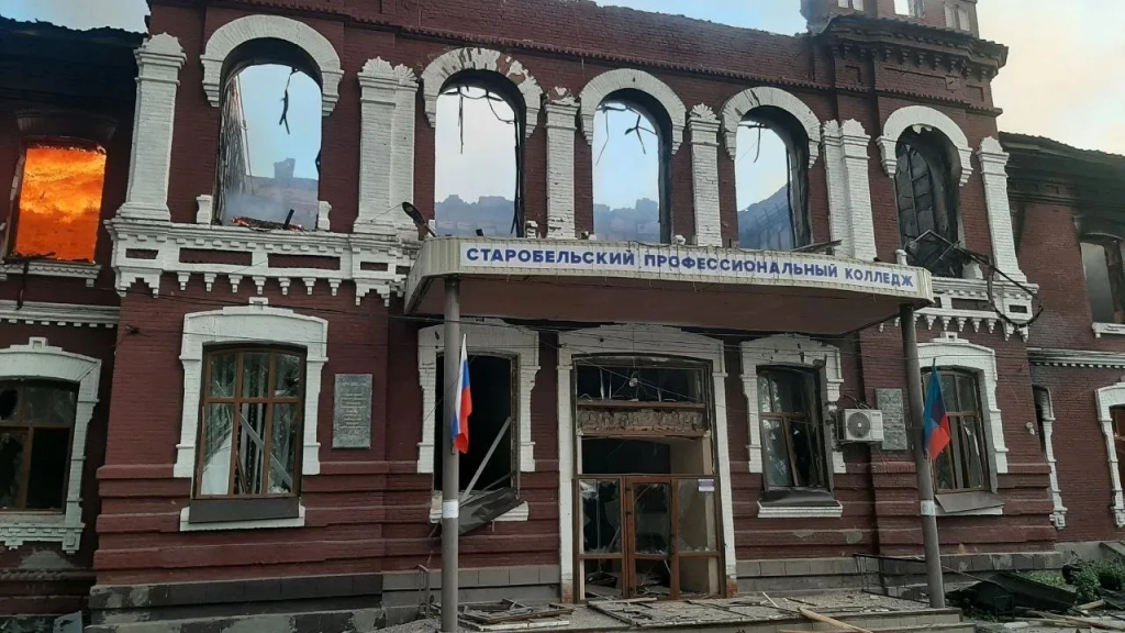 ВСУ ударили по учебному корпусу и общежитию колледжа в ЛНР, ранены десятки детей