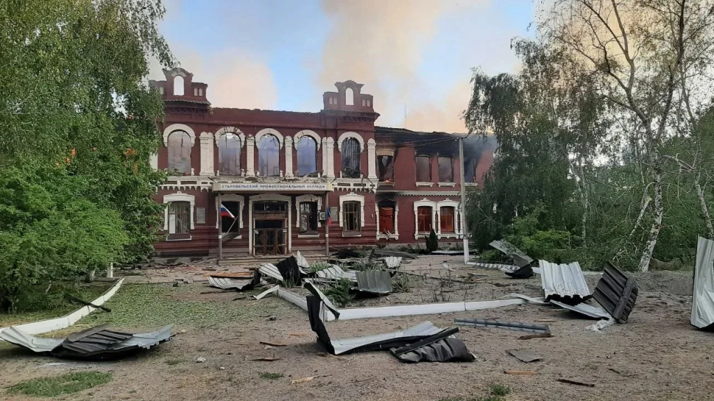 ВСУ ударили по учебному корпусу и общежитию колледжа в ЛНР, ранены десятки детей