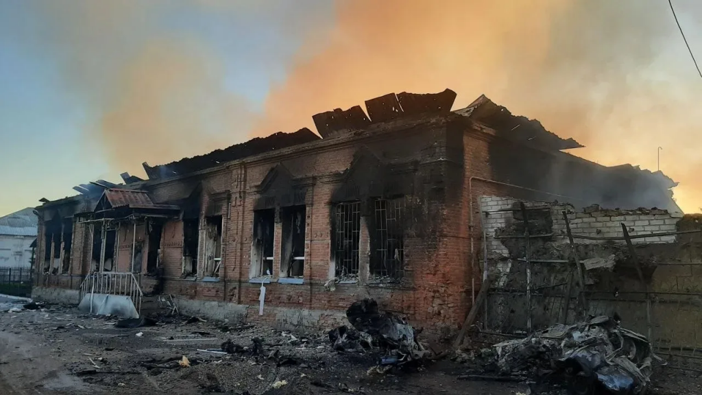 ВСУ ударили по учебному корпусу и общежитию колледжа в ЛНР, ранены десятки детей