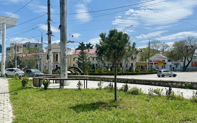 Севастопольский сквер Героя Советского Союза Якова Крейзера к 9 мая в порядок не привели (ФОТО)