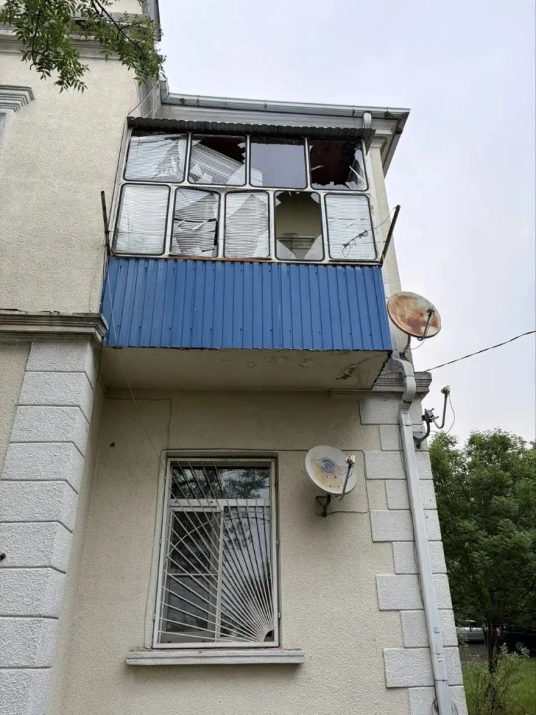 Над Крымом и другими регионами РФ сбиты 348 БПЛА, в Новороссийске загорелась нефтебаза, есть пострадавшие